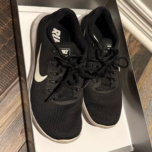 Nike Women’s Black and White Sneakers